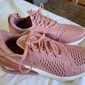 Pink nike tennis shoes 💗